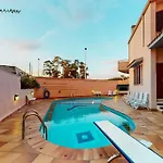 Con Piscina E Giardino A Due Passi Dal Mare. *
