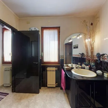 Villa Con Piscina E Giardino A Due Passi Dal Mare.