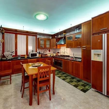 Villa Con Piscina E Giardino A Due Passi Dal Mare.