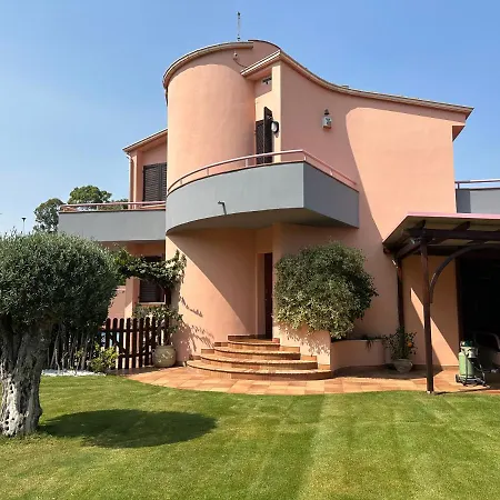 Villa Con Piscina E Giardino A Due Passi Dal Mare.