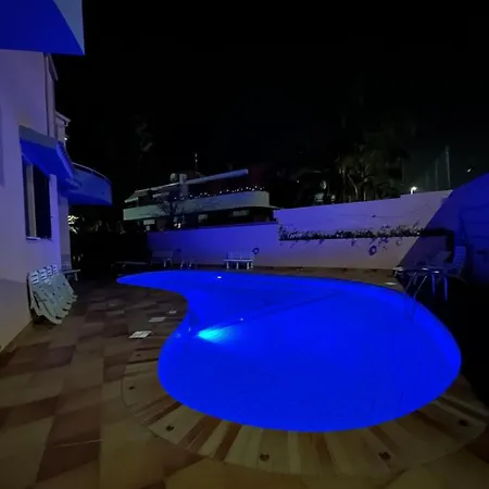 Con Piscina E Giardino A Due Passi Dal Mare. *